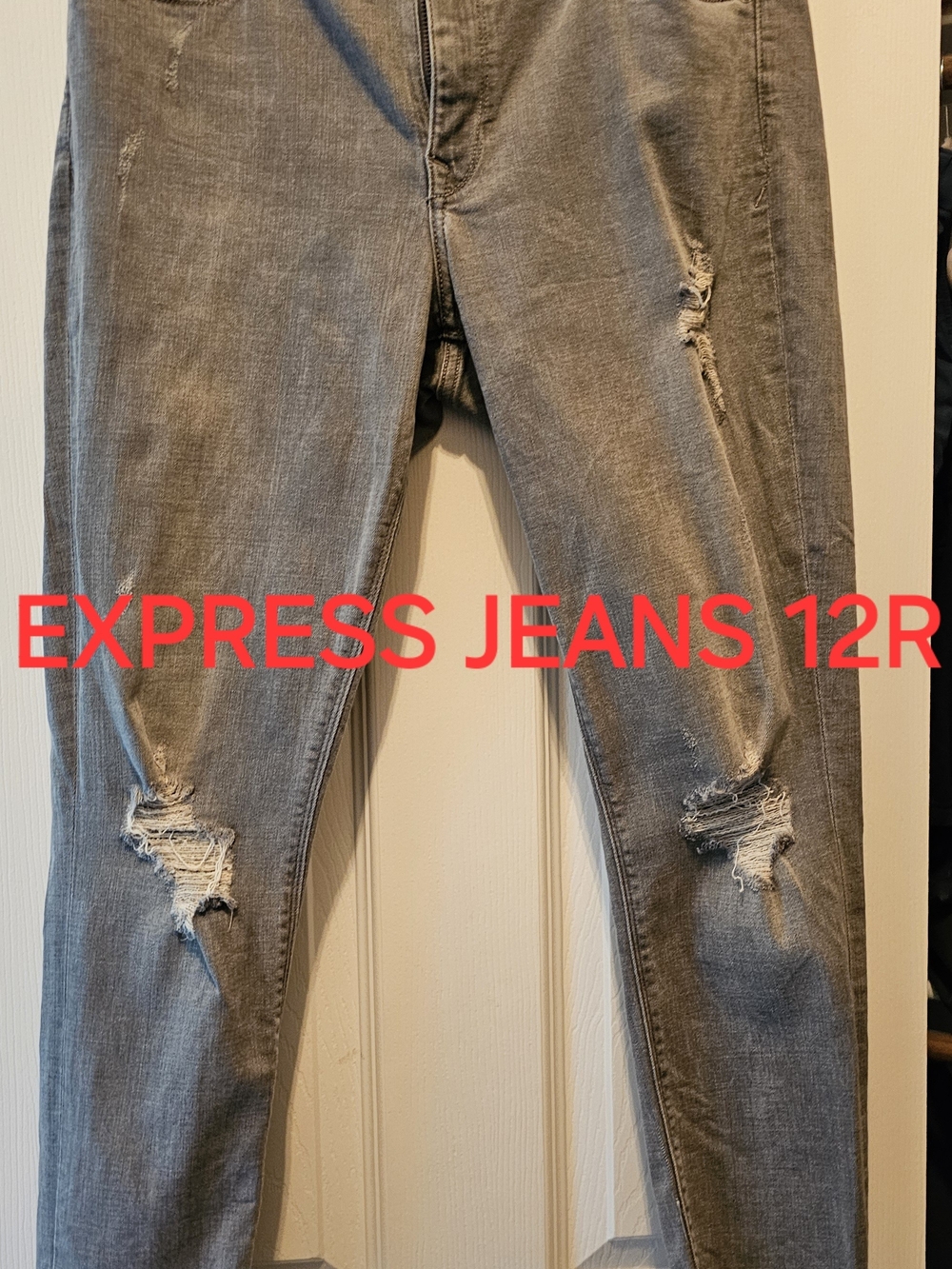 Express Women’s Light Gray Distressed Skinny Jeans